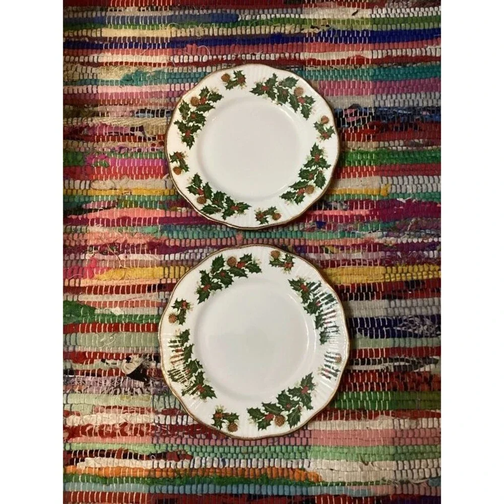 Rosina Co Fine Bone China Yuletide Pattern Plates 8.25